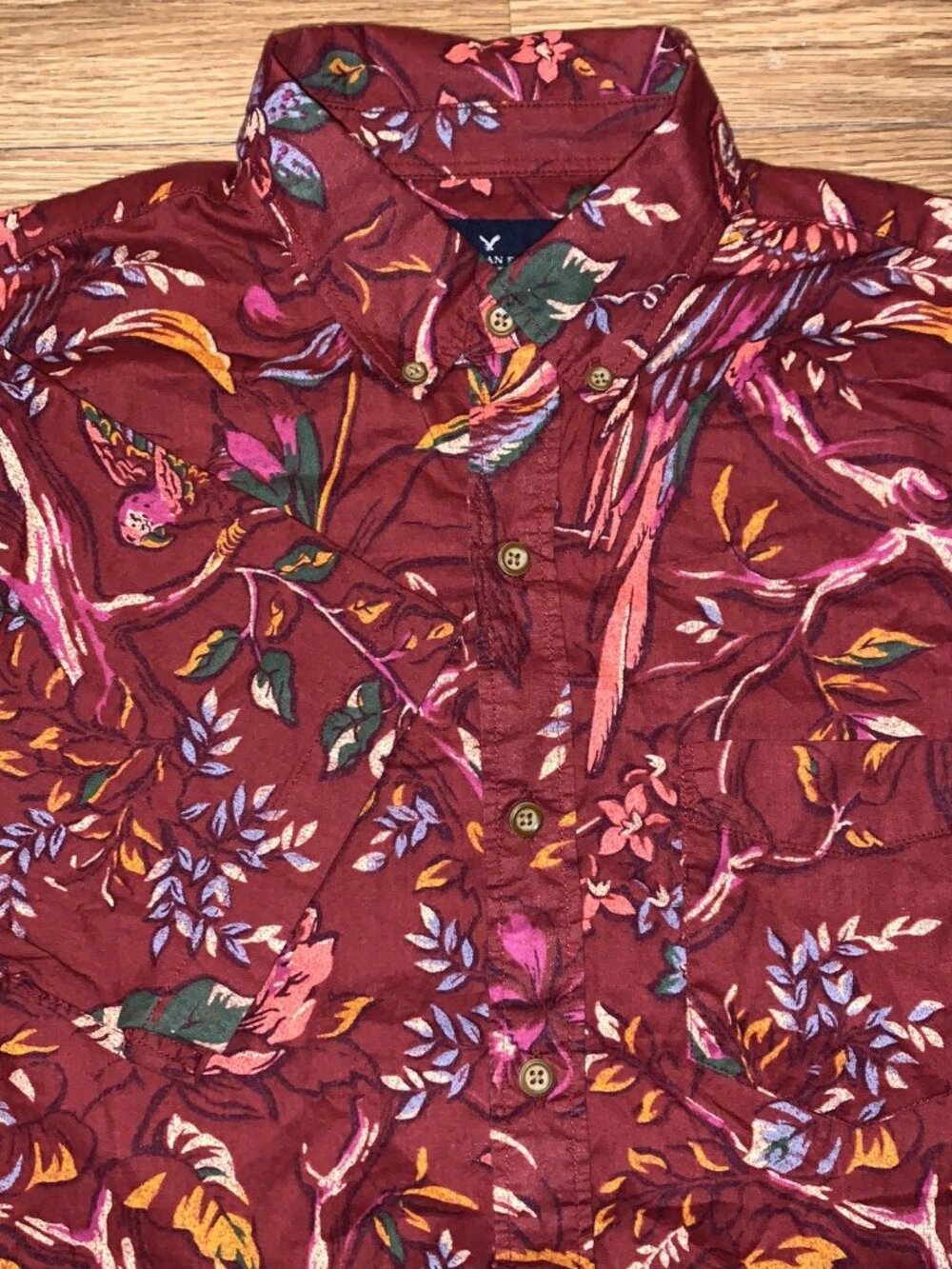 American Eagle Red Hawaiian SS Button Shirt Classic Fit Medium ￼Floral